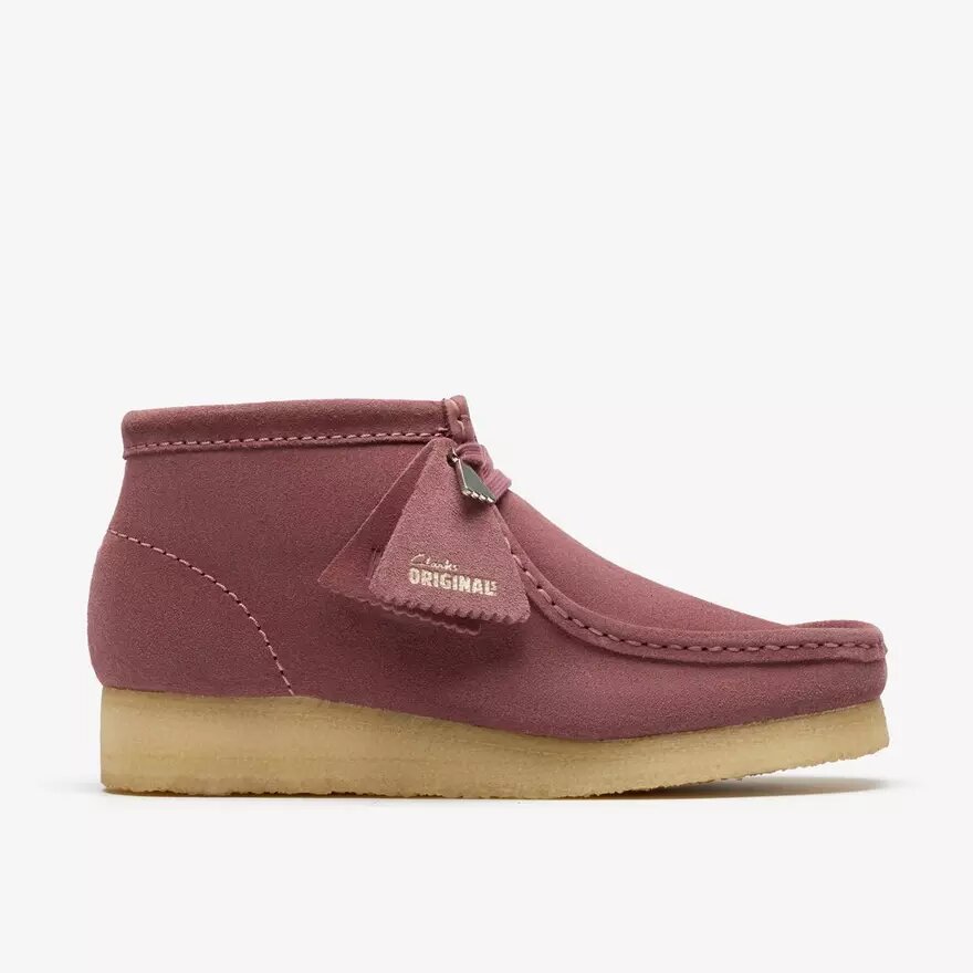 Bottes Wallabee pour femme. Daim marron rosé Bottes Wallabee pour femme. Daim marron rosé