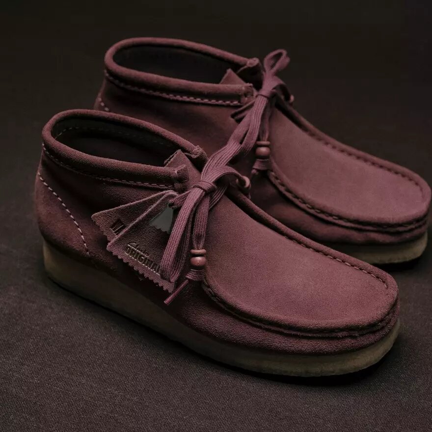 Bottes Wallabee pour femme. Daim marron rosé Bottes Wallabee pour femme. Daim marron rosé