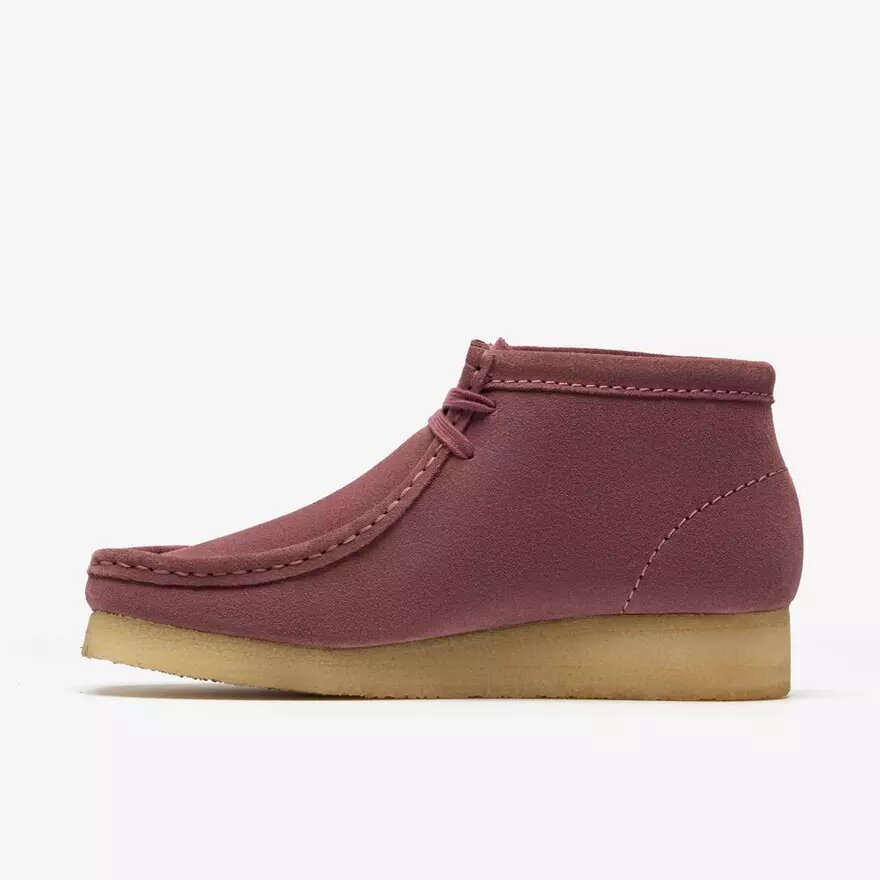 Bottes Wallabee pour femme. Daim marron rosé Bottes Wallabee pour femme. Daim marron rosé