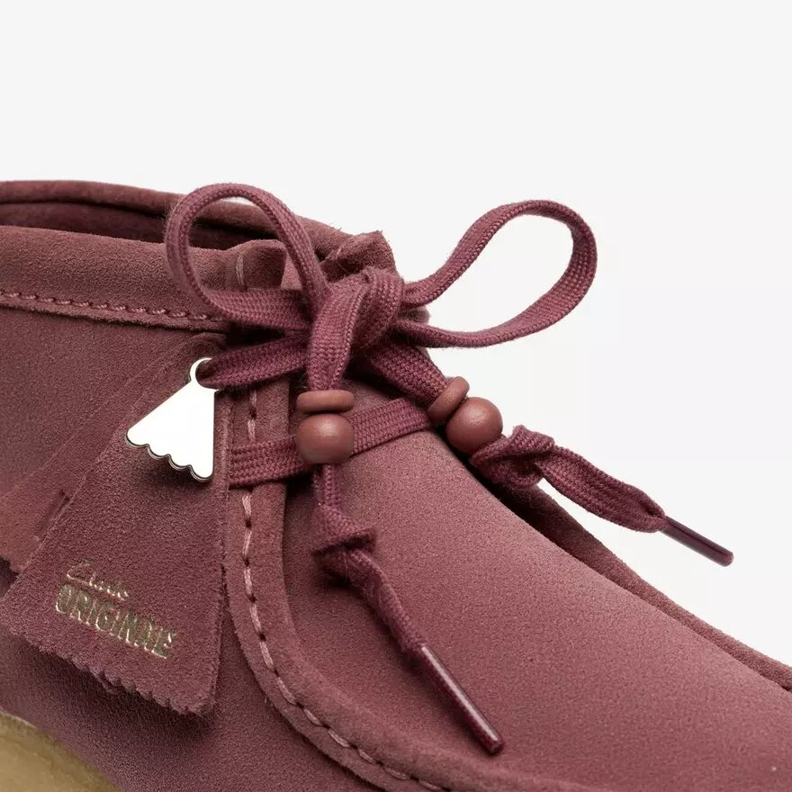 Bottes Wallabee pour femme. Daim marron rosé Bottes Wallabee pour femme. Daim marron rosé