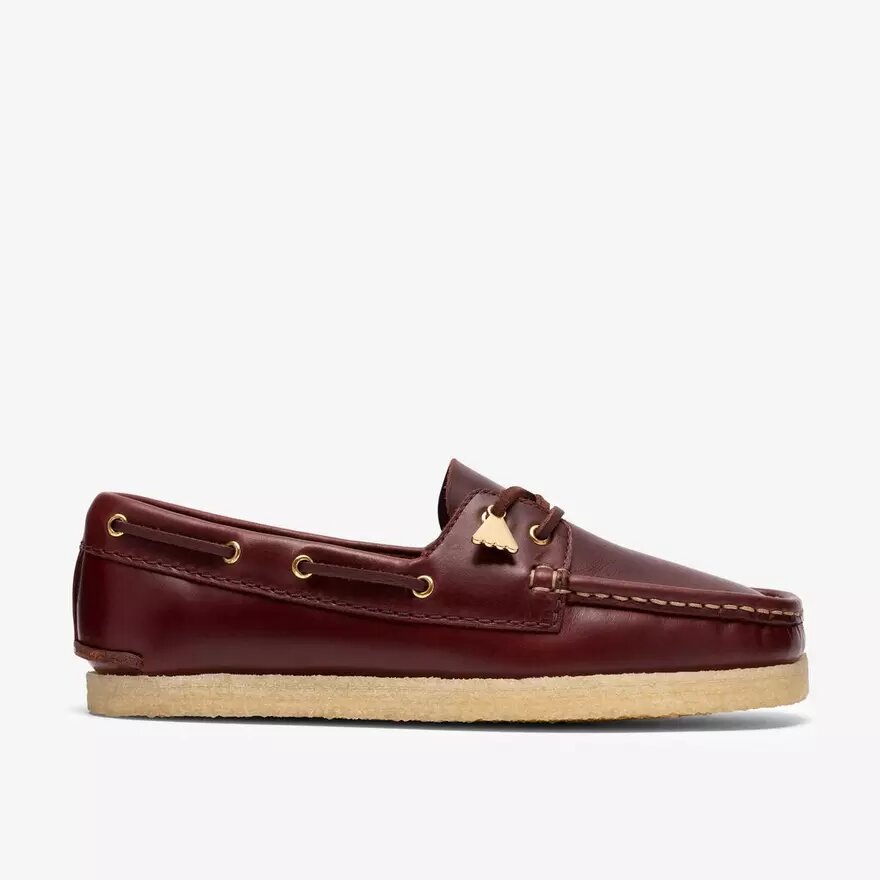 Chaussures bateau Godney pour femme. Chaussures bateau en cuir beige britannique Chaussures bateau Godney pour femme. Chaussures bateau en cuir beige britannique