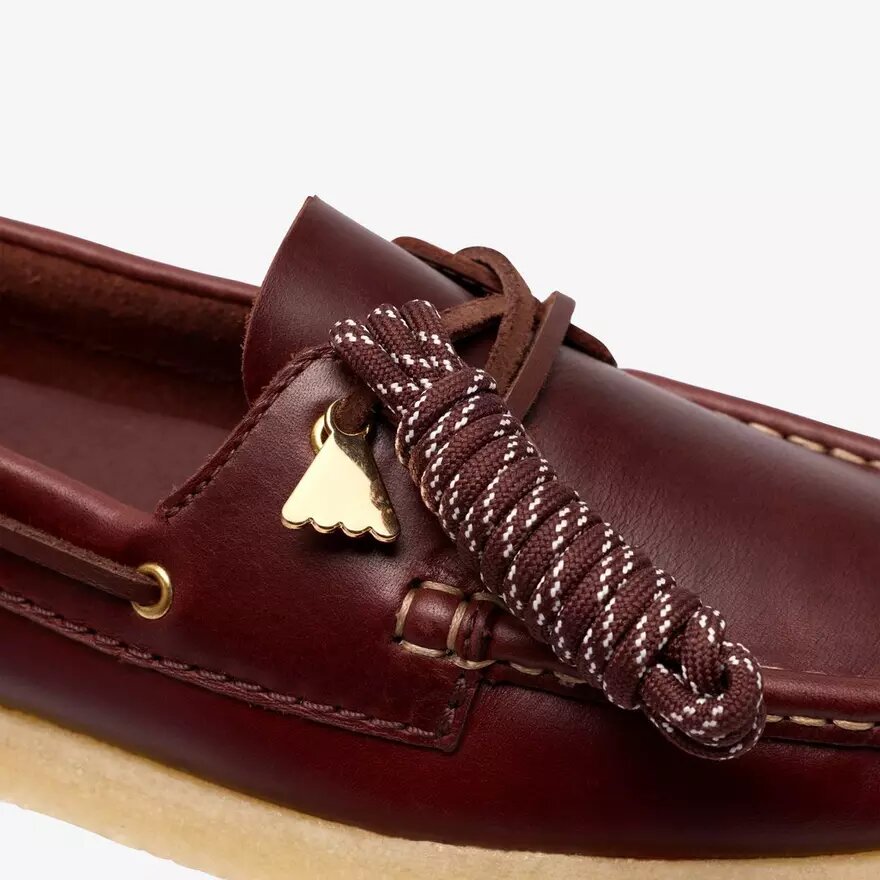 Chaussures bateau Godney pour femme. Chaussures bateau en cuir beige britannique Chaussures bateau Godney pour femme. Chaussures bateau en cuir beige britannique