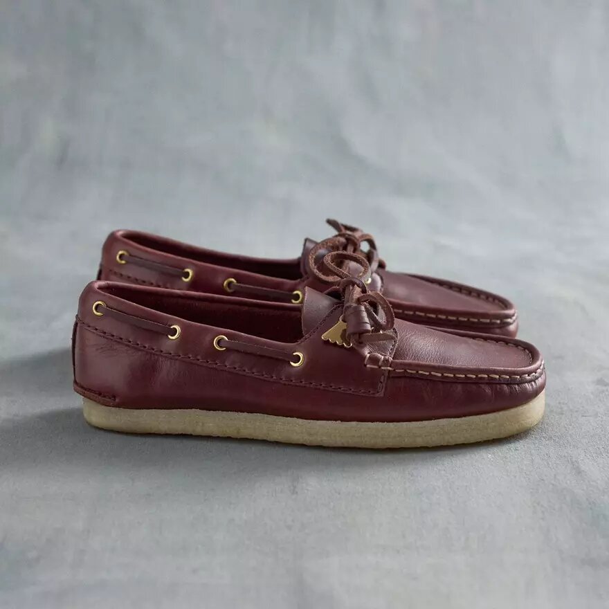 Chaussures bateau Godney pour femme. Chaussures bateau en cuir beige britannique Chaussures bateau Godney pour femme. Chaussures bateau en cuir beige britannique