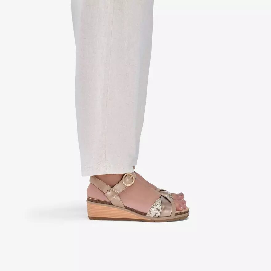 Chaussures compensées Kacha Twist pour femme, en cuir mélangé, couleur taupe, de la marque Us Chaussures compensées Kacha Twist pour femme, en cuir mélangé, couleur taupe, de la marque Us
