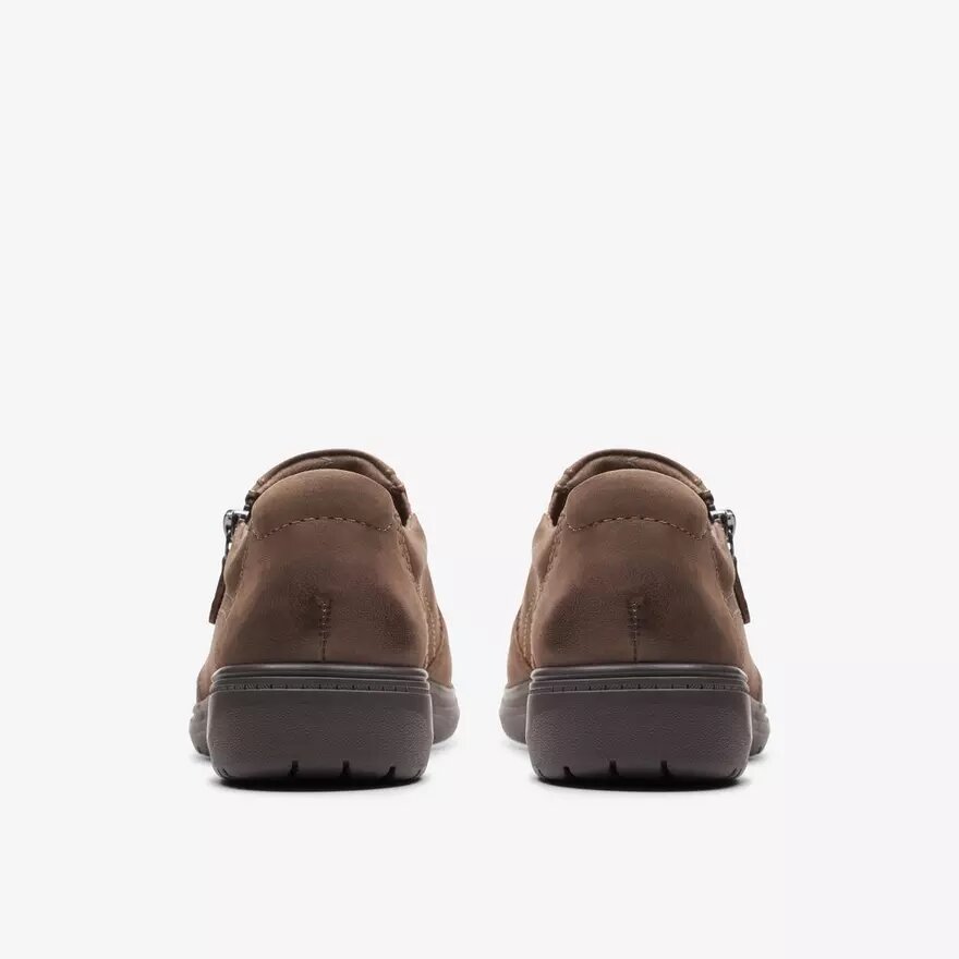 Chaussures à enfiler Carleigh Ray en nubuck taupe pour femme Chaussures à enfiler Carleigh Ray en nubuck taupe pour femme