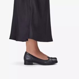 Chaussures à enfiler Krystine May en cuir noir pour femme