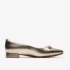 Chaussures à enfiler Natalyn Trim dorées métallisées pour femme | Clark Chaussures à enfiler Natalyn Trim dorées métallisées pour femme | Clark