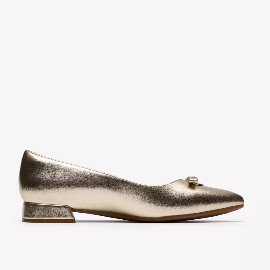 Chaussures à enfiler Natalyn Trim dorées métallisées pour femme | Clark Chaussures à enfiler Natalyn Trim dorées métallisées pour femme | Clark