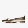 Chaussures à enfiler Natalyn Trim dorées métallisées pour femme | Clark Chaussures à enfiler Natalyn Trim dorées métallisées pour femme | Clark