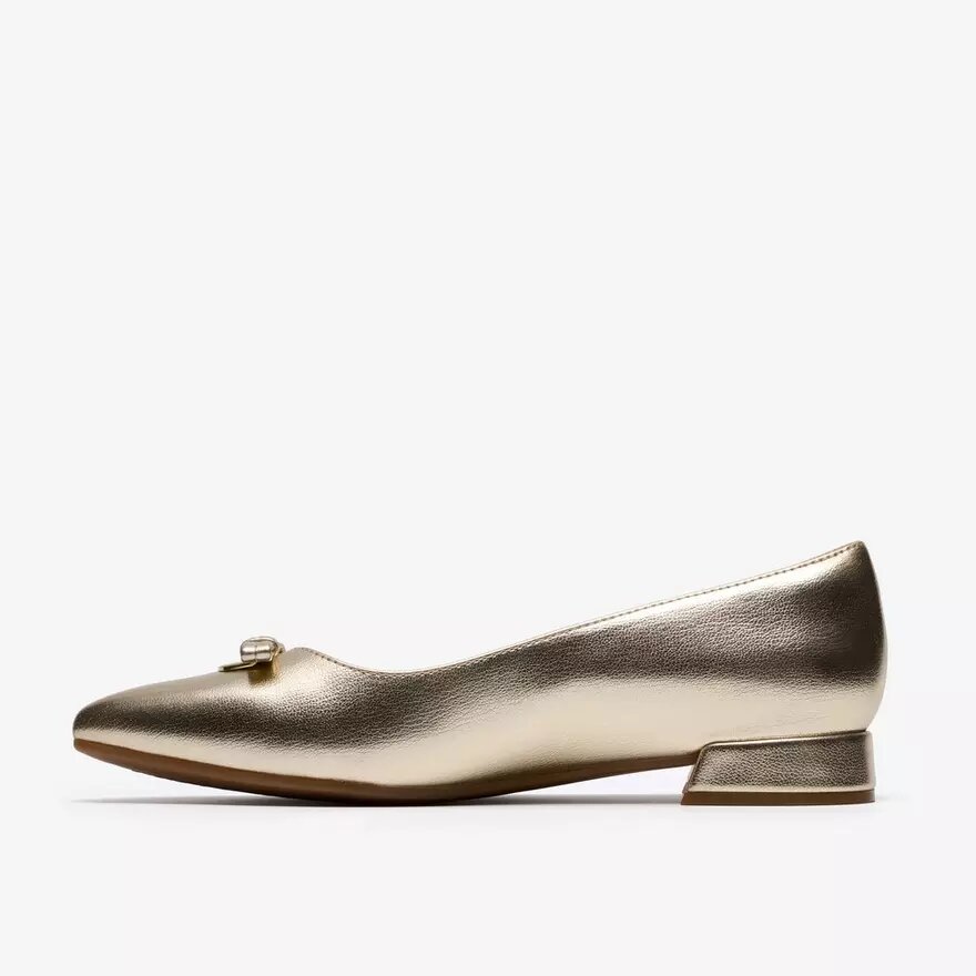 Chaussures à enfiler Natalyn Trim dorées métallisées pour femme | Clark Chaussures à enfiler Natalyn Trim dorées métallisées pour femme | Clark
