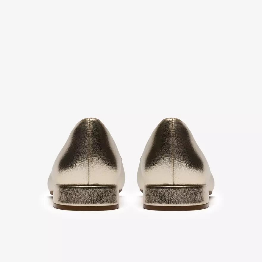 Chaussures à enfiler Natalyn Trim dorées métallisées pour femme | Clark Chaussures à enfiler Natalyn Trim dorées métallisées pour femme | Clark