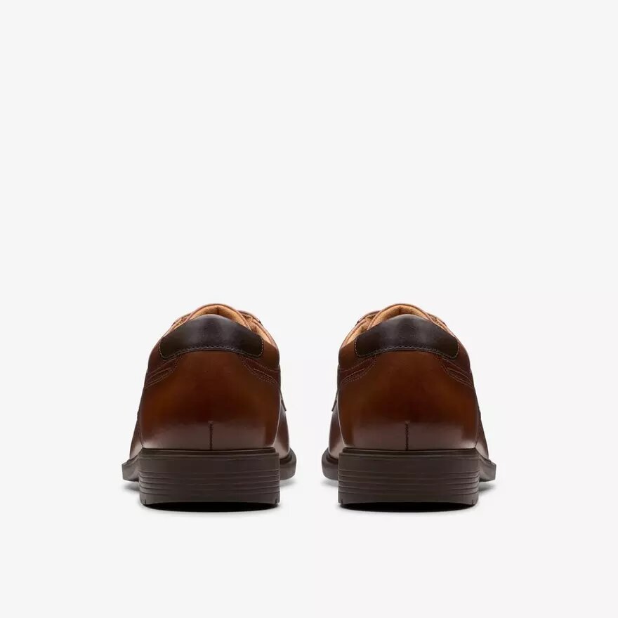 Chaussures Richelieu Eldredge Cap en cuir beige foncé pour homme | Clark’s Chaussures Richelieu Eldredge Cap en cuir beige foncé pour homme | Clark’s