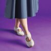 Mary Janes Meridor Jane en daim blanc cassé pour femme