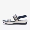 Sandales Arla Stroll pour femme, bleu marine multicolores, collection Cloudsteppers™ Sandales Arla Stroll pour femme, bleu marine multicolores, collection Cloudsteppers™