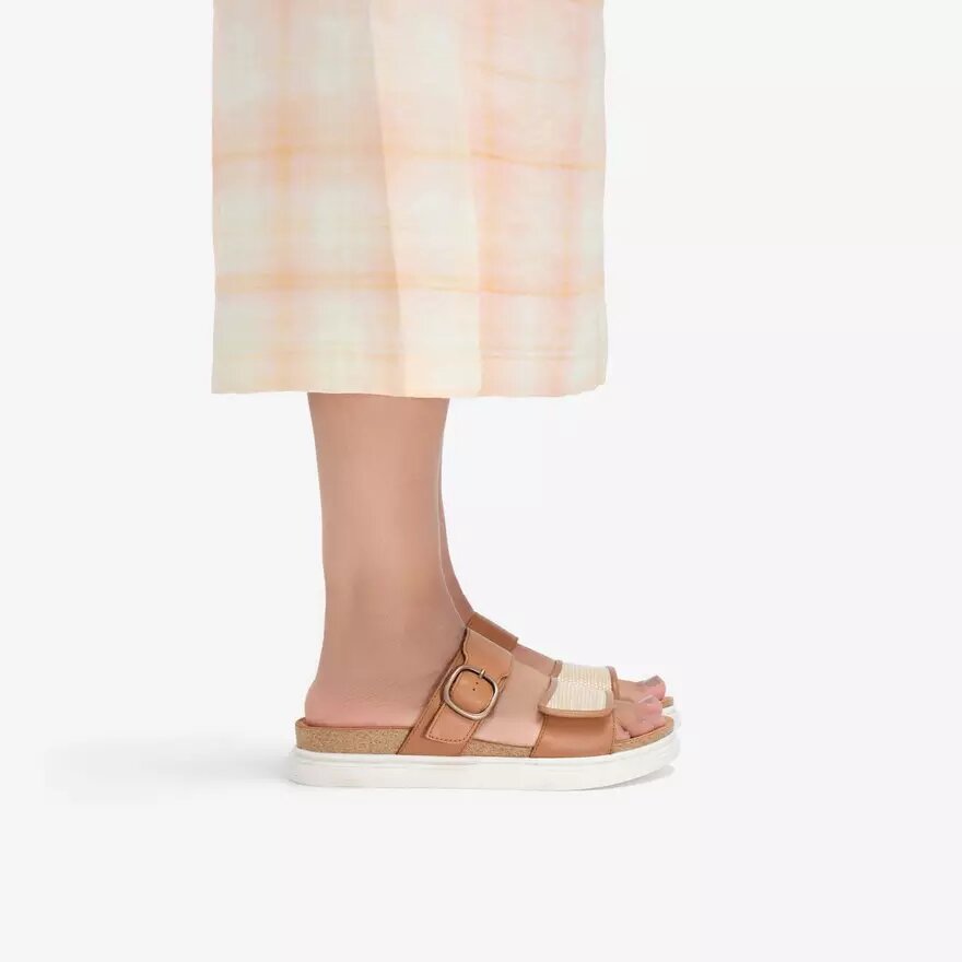 Sandales plates Arwell Step en cuir beige pour femme Sandales plates Arwell Step en cuir beige pour femme