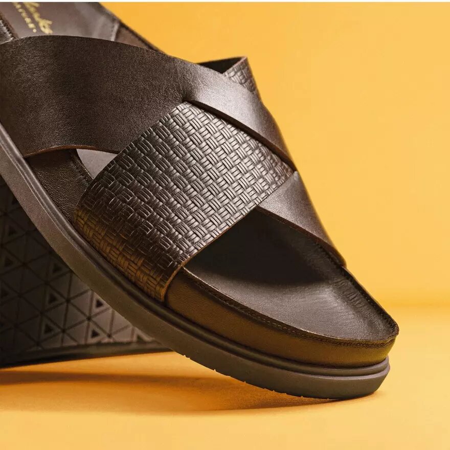 Sandales plates pour homme Torford Cross en cuir marron Sandales plates pour homme Torford Cross en cuir marron