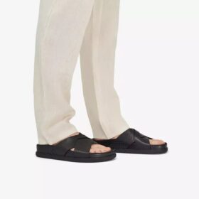 Sandales plates Torford Cross en cuir noir pour homme Sandales plates Torford Cross en cuir noir pour homme