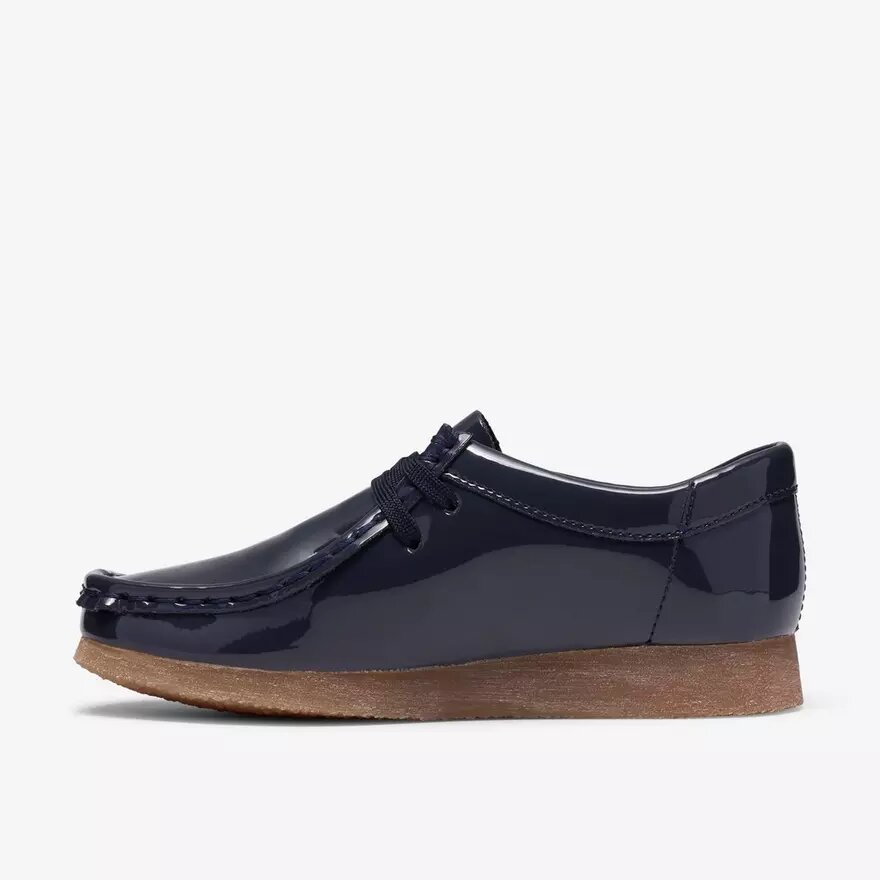 Wallabee pour garçons « Big Kid » en cuir verni bleu marine Wallabee pour garçons « Big Kid » en cuir verni bleu marine