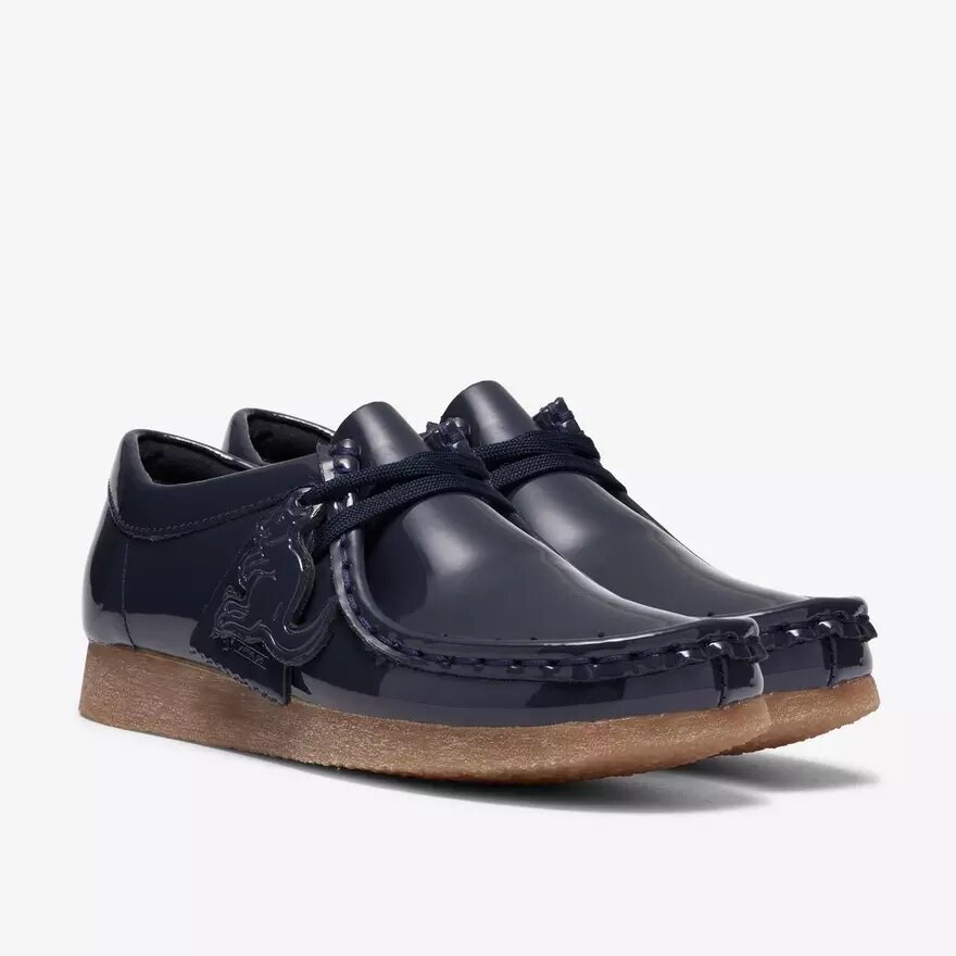 Wallabee pour garçons « Big Kid » en cuir verni bleu marine Wallabee pour garçons « Big Kid » en cuir verni bleu marine