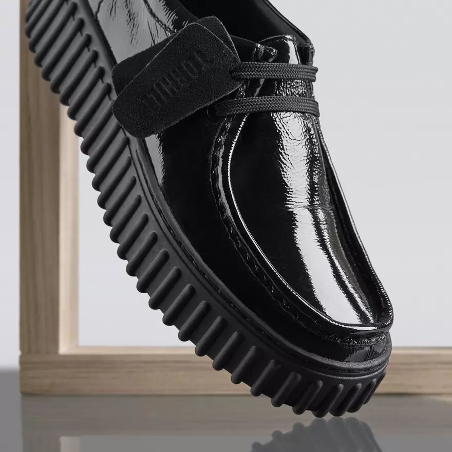 Wallabee Torhill Bee en cuir verni noir pour femme Wallabee Torhill Bee en cuir verni noir pour femme