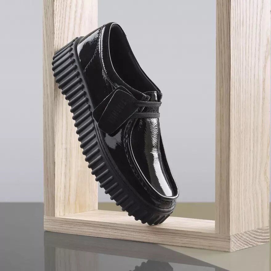 Wallabee Torhill Bee en cuir verni noir pour femme Wallabee Torhill Bee en cuir verni noir pour femme